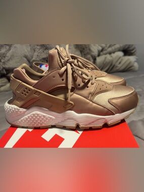 Nike Women's Sneakers Metallic Bronze with White Sole